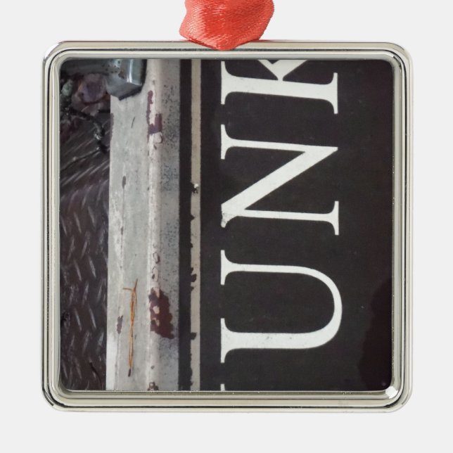 Vintage Tow Truck JUNK SIGN Metal Tree Decoration (Front)