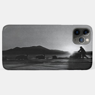 Vintage USA Alaska Midnight sun mushing iPhone 11 Pro Max Case