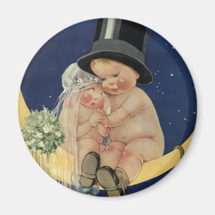 Vintage Wedding, Cute Bride and Groom on a Moon Magnet