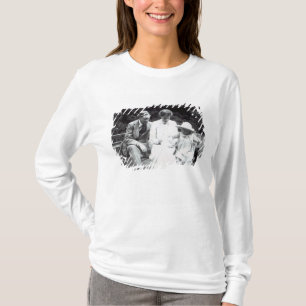 Virginia Woolf with Clive and Julian Bell, 1910 T-Shirt