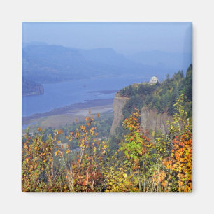 Vista House, high on Crown Point at the mouth Magnet