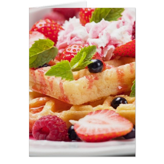 Waffle cake with fresh berry fruit (Front)