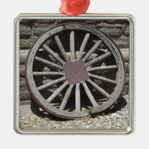 Wagon Wheel Metal Tree Decoration