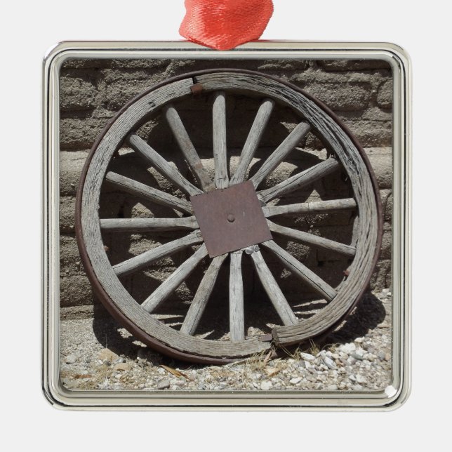 Wagon Wheel Metal Tree Decoration (Front)