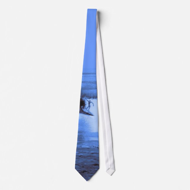Wahine Shows Cool Tie (Front)