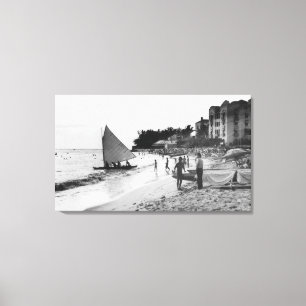 Waikiki Beach and Boats Honolulu Canvas Print