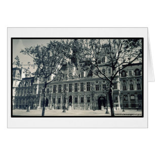 Waiting for you... at Hôtel de Ville