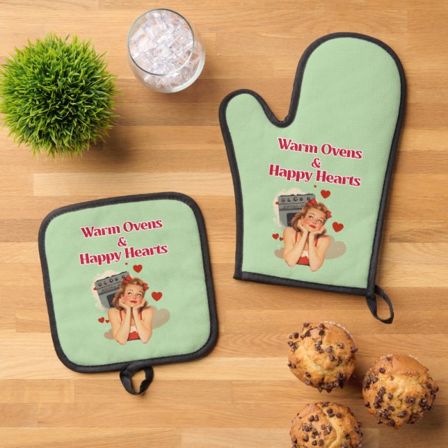Warm Ovens and Happy Hearts Oven Mitt & Pot Holder Set (Top Down)