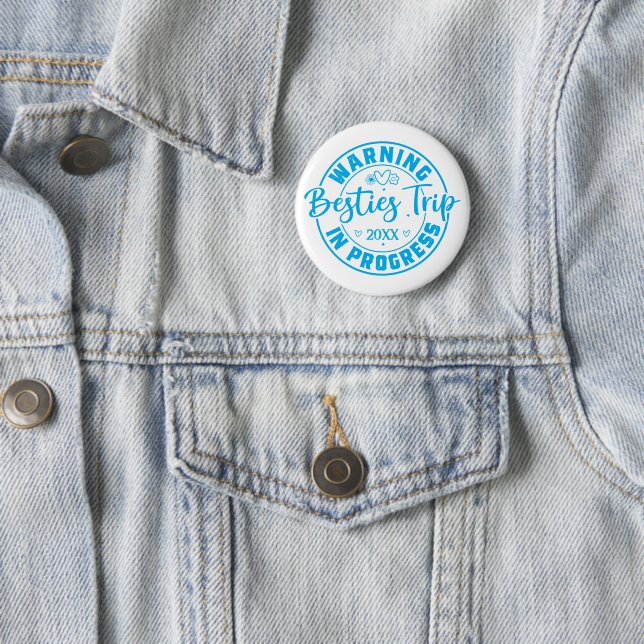 Warning Besties Trip in Progress Blue on White 6 Cm Round Badge (In Situ)