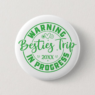 Warning Besties Trip in Progress Green on White 6 Cm Round Badge