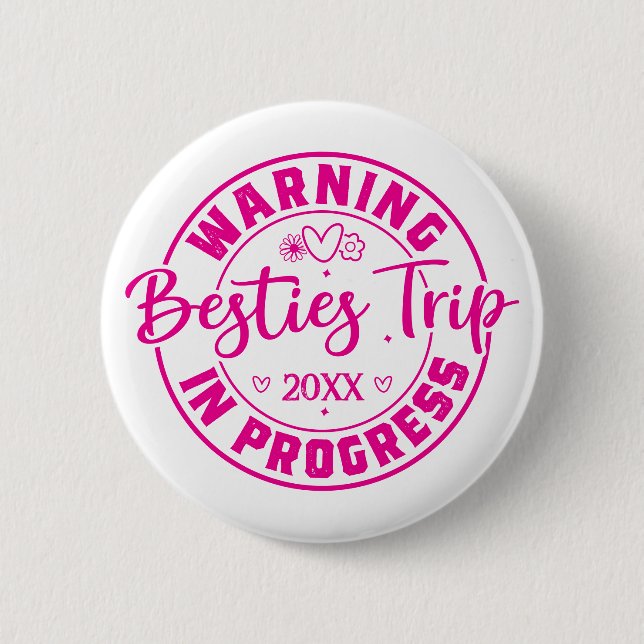 Warning Besties Trip in Progress Magenta on White 6 Cm Round Badge (Front)