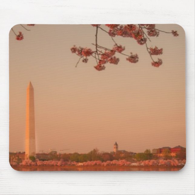Washington Monument Sakura at sunset. Mouse Mat (Front)