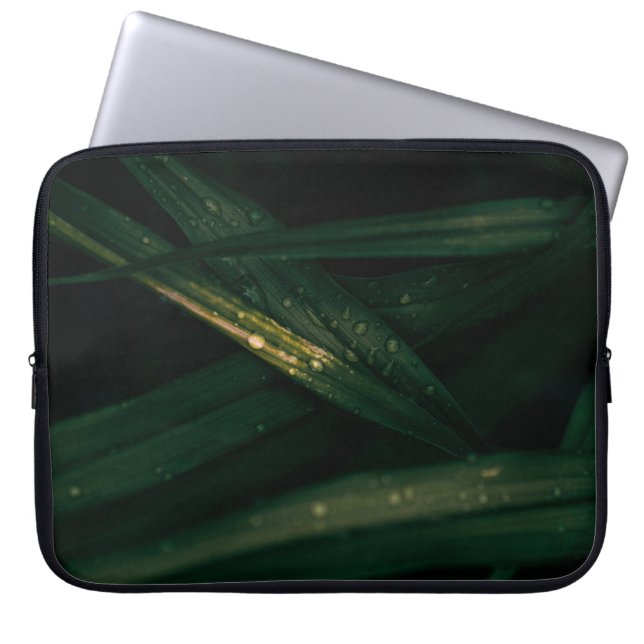 WATER DROPLETS ON GREEN LEAF LAPTOP SLEEVE (Front)