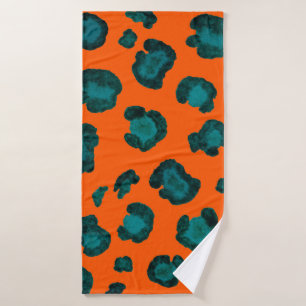 Watercolor seamless pattern with leopard skin. Fas Bath Towel