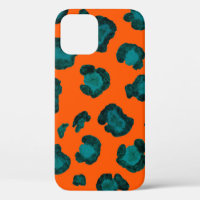 Watercolor seamless pattern with leopard skin. Fas