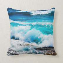 Wave on the rocks - Throw Pillow