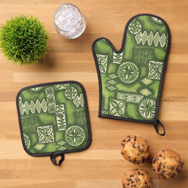 Wave Warrior Hawaiian Primitive Tapa Green Oven Mitt & Pot Holder Set (Top Down)