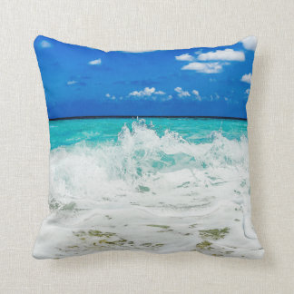 Waves by the seashore - Throw pillow