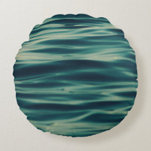 Wavy body of water round cushion