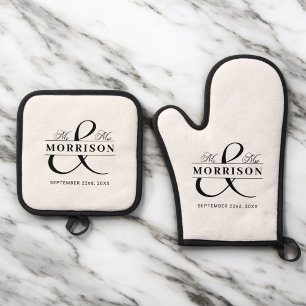 Wedding Favour Mr Mrs Black White Oven Mitt & Pot Holder Set