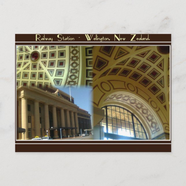 Wellington Railway Station - New Zealand. Postcard (Front)