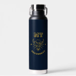 Western Cowboy Bull Skull Logo Vintage Groomsmen Water Bottle<br><div class="desc">Personalised gifts for groomsmen and best man with western cowboy theme. Decorated with cowboy hat with vintage western font. Text and colour are editable using the Design Tool to fit your occasion. Get this customise gift for wedding,  bachelor party,  engagement party or any other special occasions.</div>