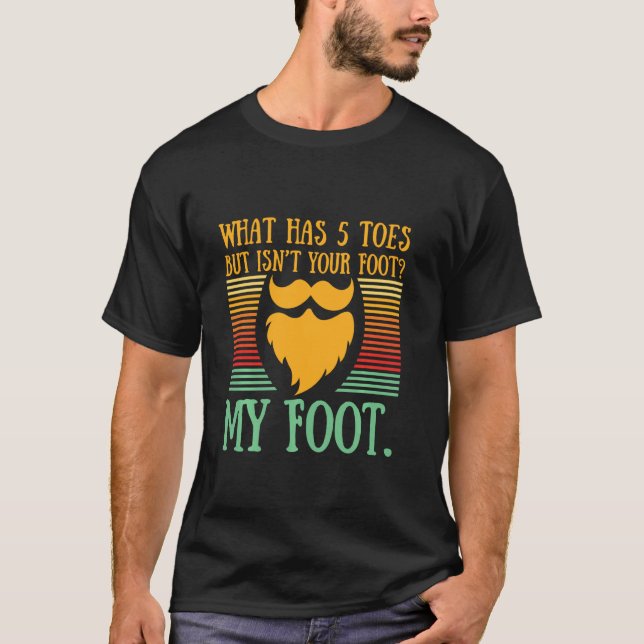 What Has 5 Toes but Isnt Your Foot Dad Jokes Funny T-Shirt (Front)