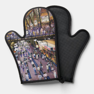 Where is the Women's Water Closet? Oven Mitt
