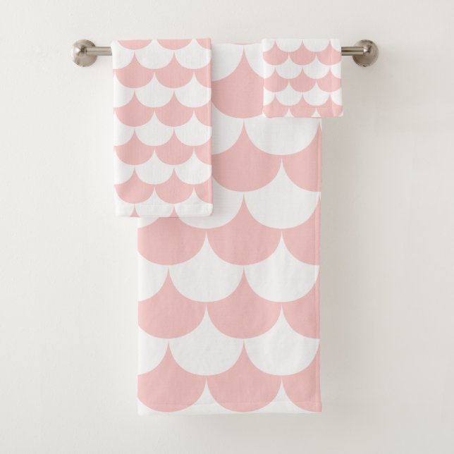 White and Blush Pink Scallop Bath Towel Set (Insitu)