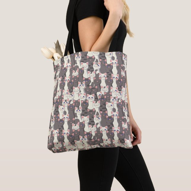 White and grey cats pattern tote bag (Close Up)