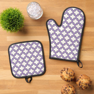 White and Purple Trellis, Lattice, Quatrefoil Oven Mitt & Pot Holder Set