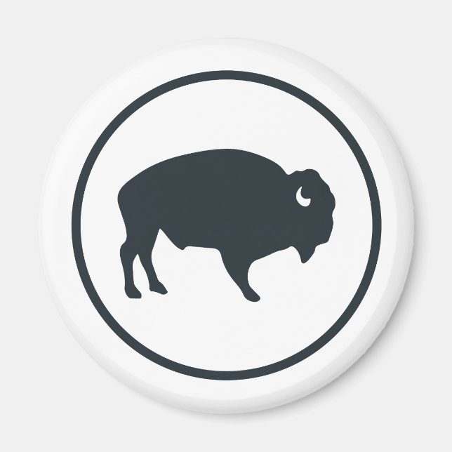 White Buffalo Outdoors Round Magnet (Front)