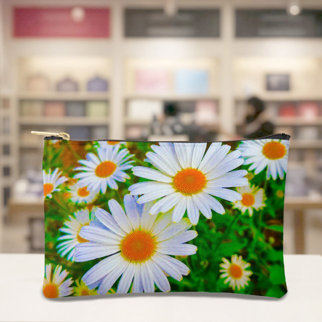 White Daisies Pouch (Pouch with white daisies)