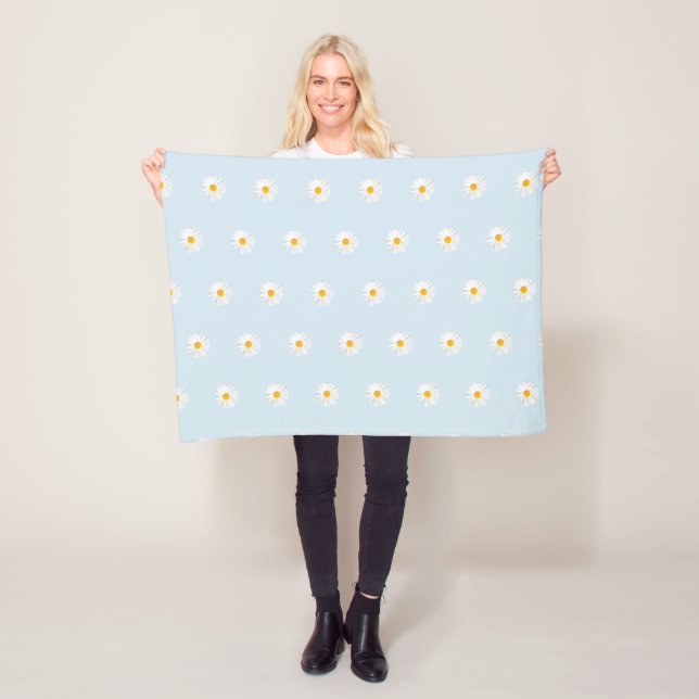 white daisy fleece blanket (In Situ)