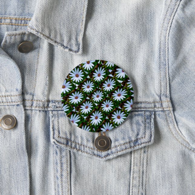 White Daisy Pattern 7.5 Cm Round Badge (In Situ)