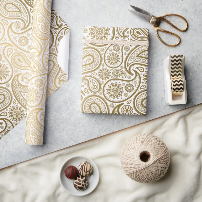 White & Gold Paisley Pattern Wrapping Paper (Crafts)