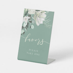 white green bouquet favours pedestal sign