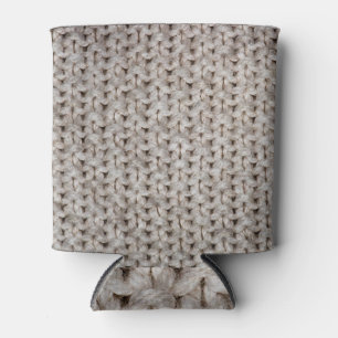 White knitting wool: cosy texture. can cooler