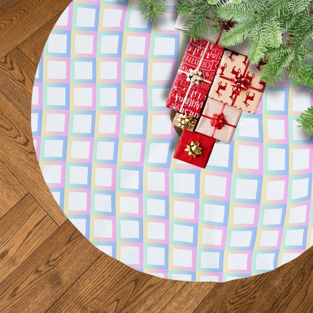 White Symmetric Chequered Gradient Pattern Frames Brushed Polyester Tree Skirt (Creator Uploaded)