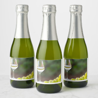 White Wine & Grapes Label