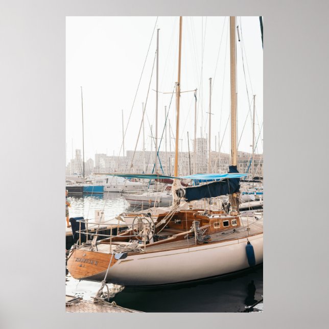 WHITE YACHT ON BAY POSTER (Front)