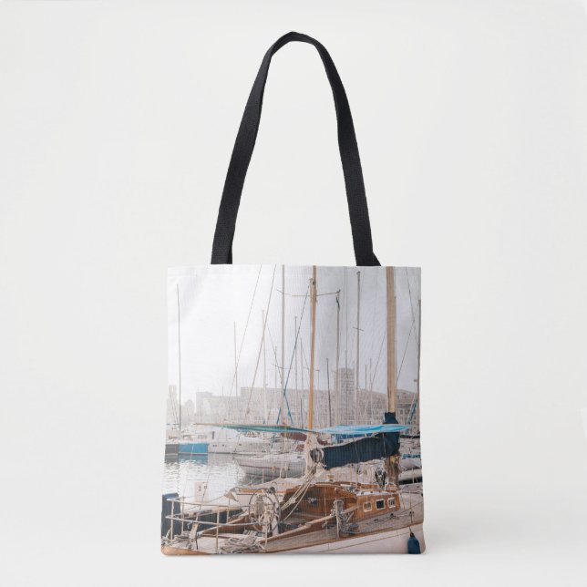WHITE YACHT ON BAY TOTE BAG (Front)