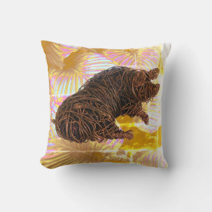 Wilbur - a discerning pig. Tropical Throw Pillow