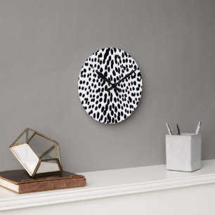 Wild Leopard Energy – Bold Animal Print Fashion Round Clock