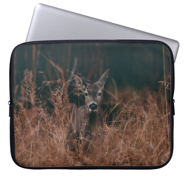 WILDLIFE PHOTOGRAPHY OF GRAY DEER SURROUNDED BY GR LAPTOP SLEEVE (Front)
