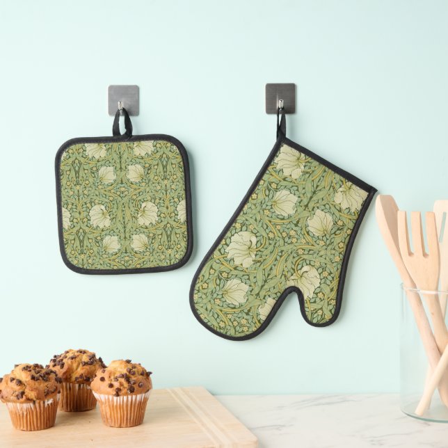 William Morris Pimpernel Floral Blue Wallpaper Oven Mitt & Pot Holder Set (Insitu(Hanging))