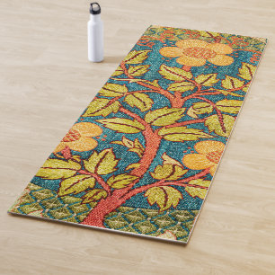 William Morris Rose Wreath: Classic Arts & Crafts Yoga Mat