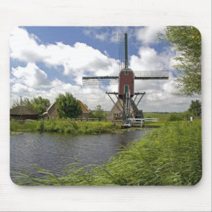 Windmill along a canal east of Leiden in the Mouse Mat