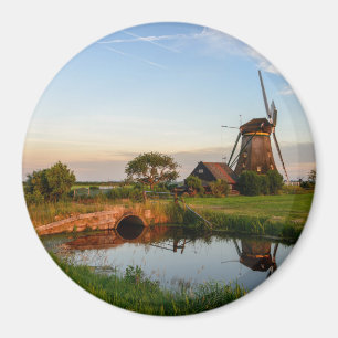 Windmill in the countryside, Holland round magnet