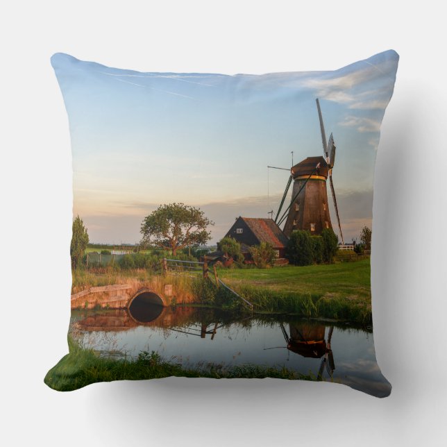 Windmill in the countryside, Holland throw pillow (Front)